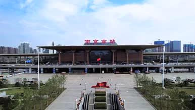 4K航拍南京地标南京南站高铁站交通枢纽视频的预览图